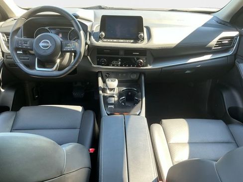 Used 2024 Nissan Rogue SV w/ SV Premium Package FWD image 11