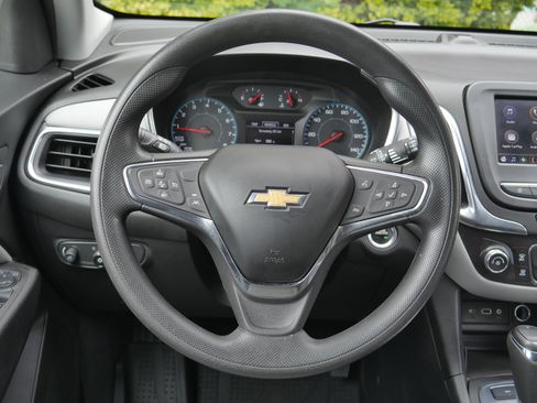 Used 2021 Chevrolet Equinox LS w/ LS Convenience Package AWD/4WD image 6