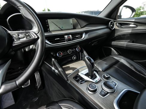 Used 2023 Alfa Romeo Stelvio Ti AWD/4WD image 32