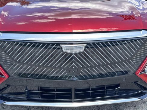 Used 2025 Cadillac Lyriq Luxury w/ LPO, Floor Liner Package AWD/4WD image 8