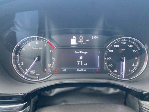 Used 2025 Cadillac XT5 Premium Luxury image 2