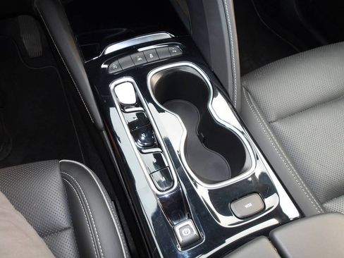 Used 2022 Buick Envision Essence w/ Safety Package FWD image 16