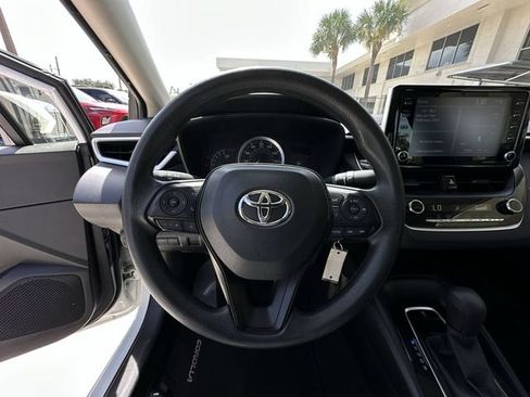 Used 2021 Toyota Corolla LE FWD image 6