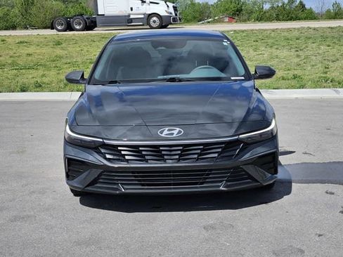 Used 2024 Hyundai Elantra SEL image 2