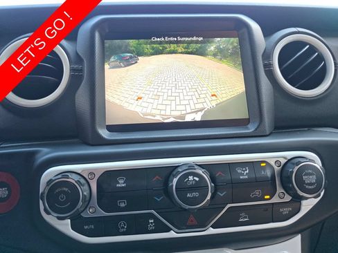 Used 2022 Jeep Wrangler Unlimited Sahara AWD/4WD image 34