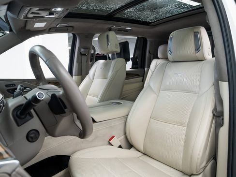 Used 2021 Cadillac Escalade ESV Sport Platinum w/ LPO, ONYX Package image 18