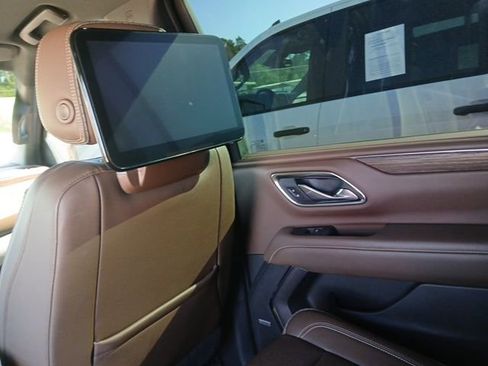 Used 2022 Chevrolet Suburban High Country image 42