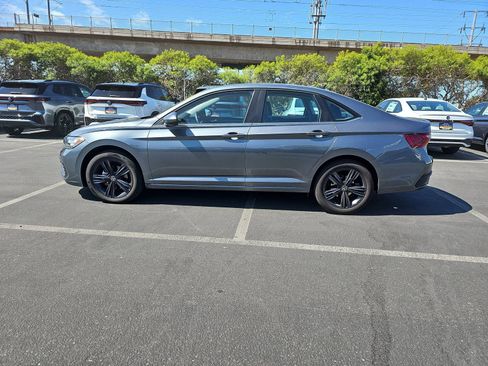 Used 2023 Volkswagen Jetta SE w/ Panoramic Sunroof Package FWD image 8