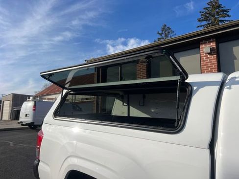 Used 2022 Toyota Tacoma SR image 14