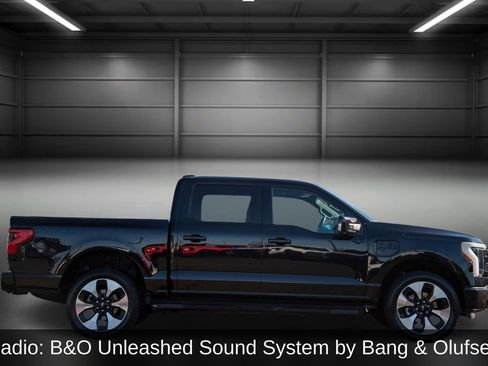 Used 2022 Ford F150 Lightning Platinum image 6