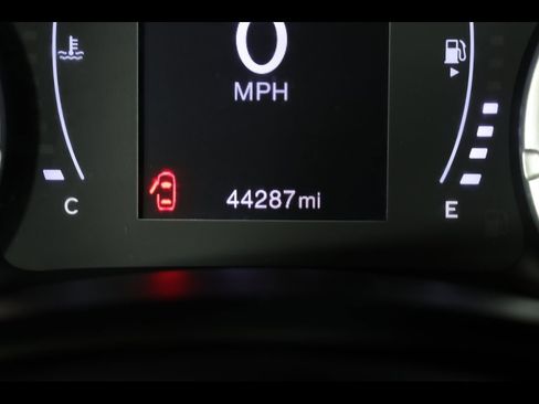 Used 2019 Jeep Renegade Latitude w/ Safety & Security Group II image 25