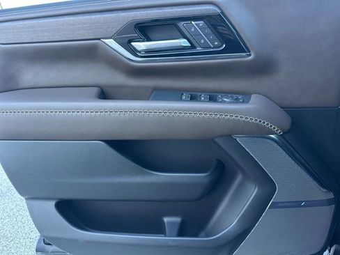 Used 2025 GMC Yukon Denali Ultimate w/ LPO, Floor Liner Package image 37
