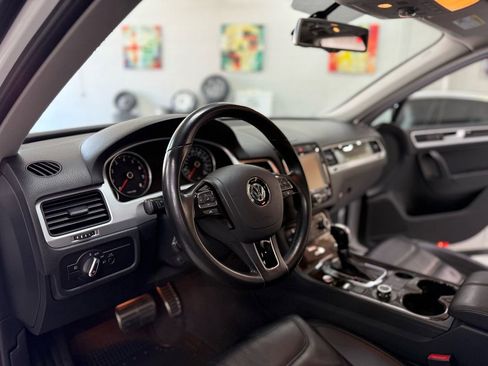 Used 2014 Volkswagen Touareg Hybrid AWD/4WD image 10