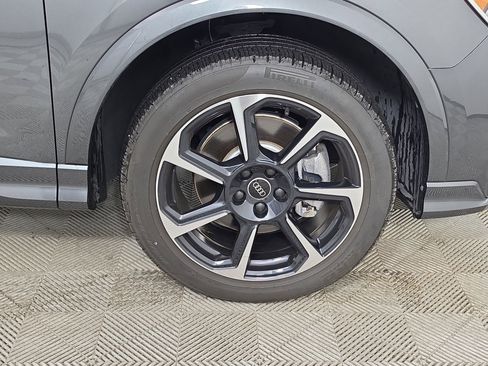 Certified 2025 Audi Q3 2.0T Premium Plus w/ Premium Plus Package AWD/4WD image 10