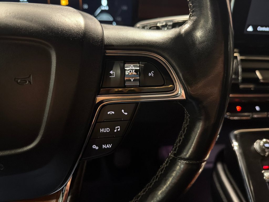 Used 2018 Lincoln Navigator Reserve w/ Technology Package AWD/4WD image 14
