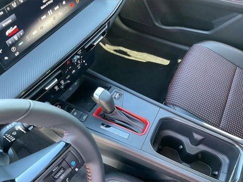 Certified 2025 Nissan Kicks SR image 13