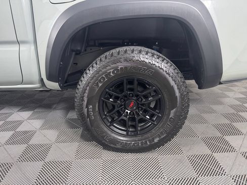 Used 2022 Toyota Tacoma TRD Off-Road w/ Technology Package AWD/4WD image 35