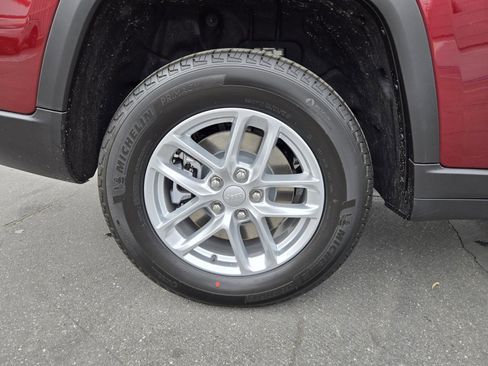 New 2025 Jeep Grand Cherokee L Laredo image 37