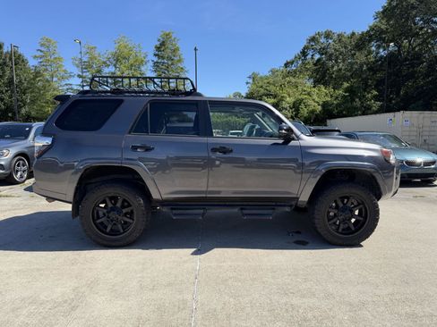 Used 2021 Toyota 4Runner Venture w/ Moonroof Package AWD/4WD image 22