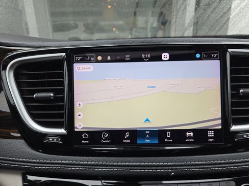 Used 2024 Chrysler Pacifica Limited image 31