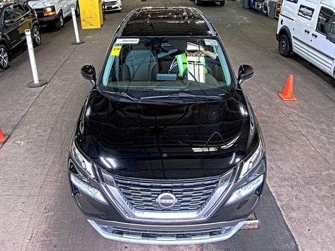 Used 2022 Nissan Rogue SV FWD image 2