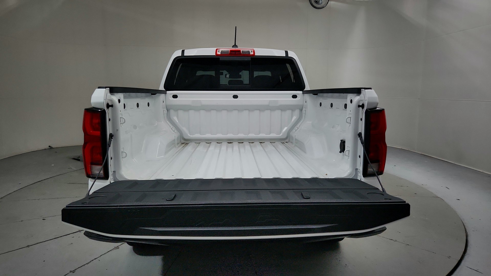Used 2024 Chevrolet Colorado Z71 AWD/4WD image 25