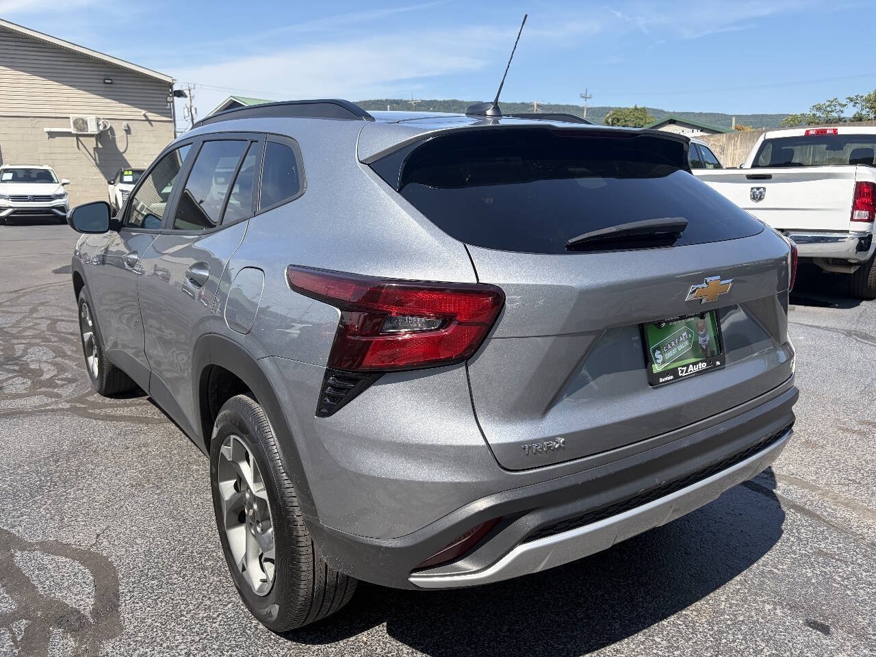 Used 2024 Chevrolet Trax LT FWD image 7