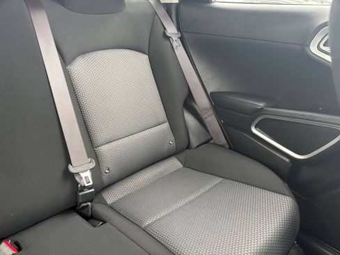 Used 2025 Kia Soul LX w/ LX Technology Package FWD image 35