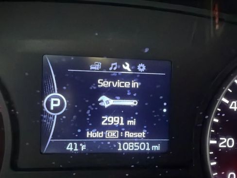 Used 2018 Kia Optima S w/ Panoramic Sunroof Package image 17