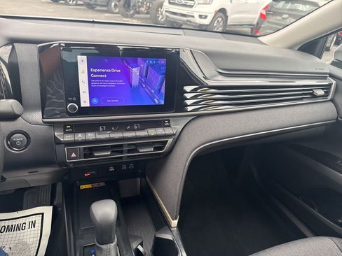 Used 2025 Toyota Camry LE image 33