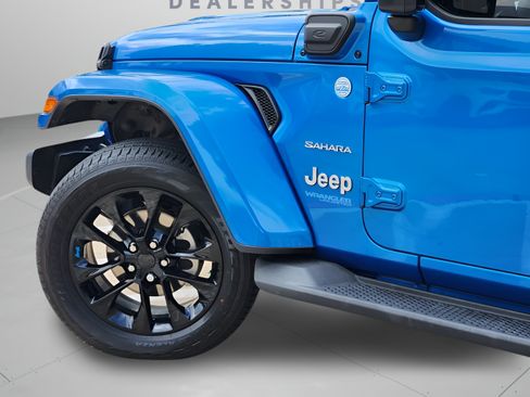 Used 2022 Jeep Wrangler Unlimited Sahara w/ Cold Weather Group AWD/4WD image 41