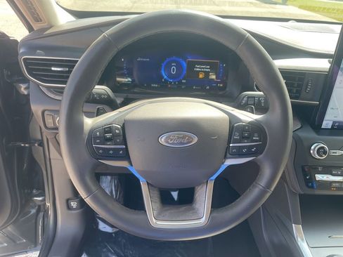 Used 2020 Ford Explorer Platinum w/ Premium Technology Package AWD/4WD image 14