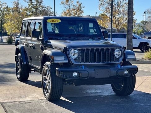 Used 2024 Jeep Wrangler Unlimited image 9