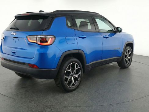 Used 2025 Jeep Compass Limited image 9