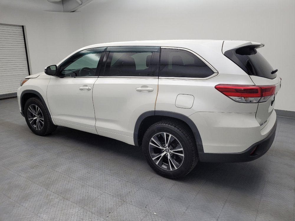 Used 2018 Toyota Highlander LE FWD image 3