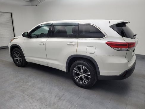 Used 2018 Toyota Highlander LE FWD image 3