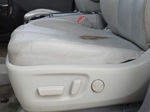 Used 2012 Toyota Sienna XLE image 22