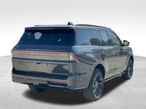 New 2026 Lincoln Navigator Reserve w/ Jet Appearance Package AWD/4WD image 5
