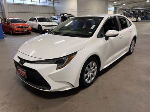 Used 2023 Toyota Corolla LE image 7