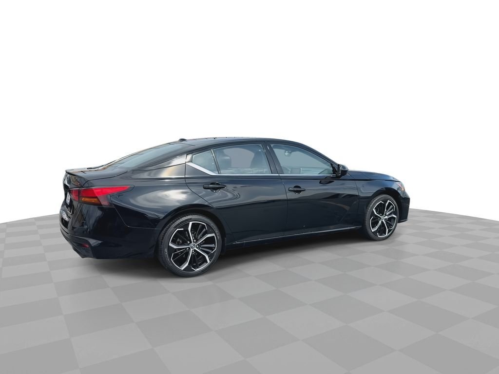 Used 2024 Nissan Altima 2.5 SR FWD image 43