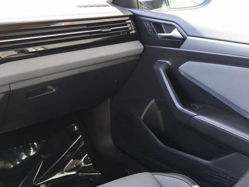 Used 2025 Volkswagen Jetta SE FWD image 16