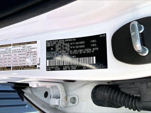 Used 2025 Lexus GX 550 w/ Accessory Package (2T) AWD/4WD image 36