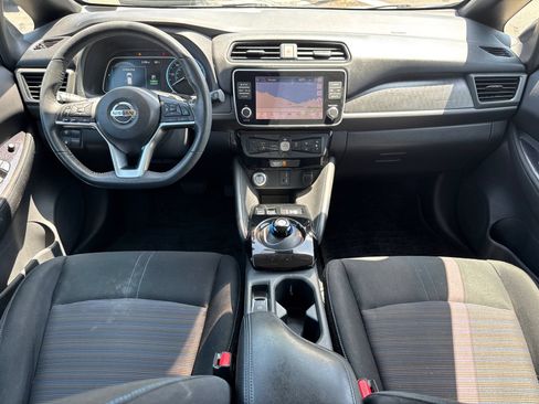 Used 2020 Nissan Leaf SV w/ SV Technology Package FWD image 12