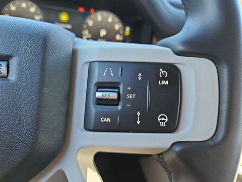 Used 2025 Land Rover Defender 110 S image 25