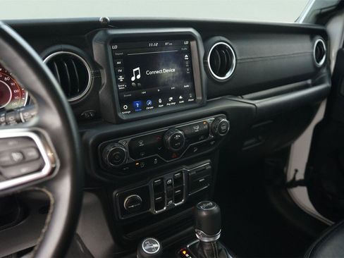 Used 2018 Jeep Wrangler Unlimited Sahara AWD/4WD image 26