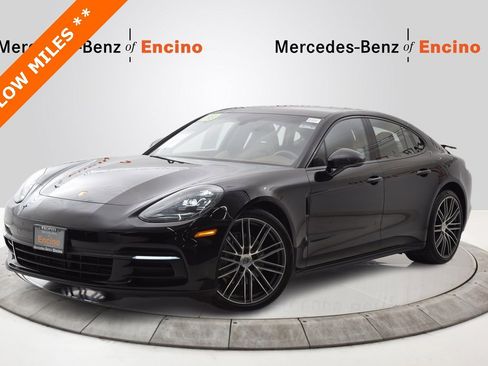 Used 2018 Porsche Panamera 4 image 1