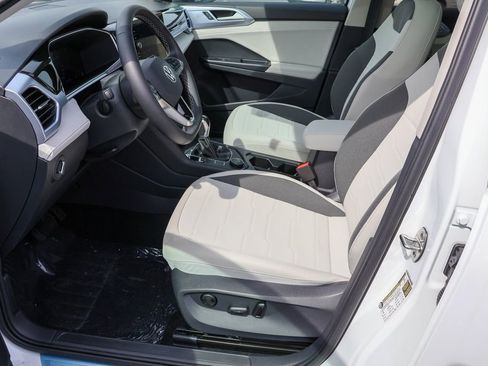 New 2025 Volkswagen Taos SE image 21