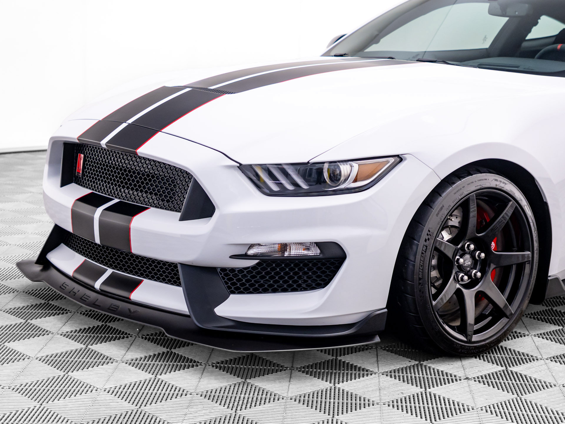 Used 2018 Ford Mustang Shelby GT350R w/ GT350R Equipment Group 920A RWD image 37