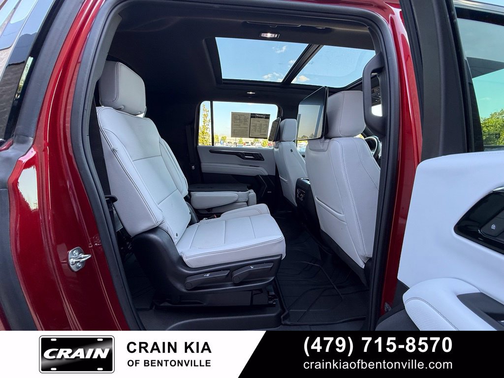 Used 2025 Chevrolet Suburban Premier AWD/4WD image 32