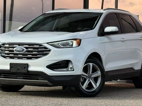 Used 2019 Ford Edge SEL w/ Equipment Group 201A FWD image 2